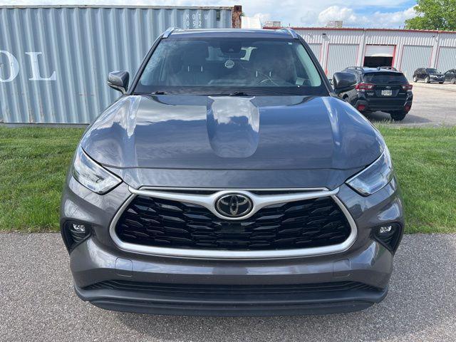 used 2021 Toyota Highlander car, priced at $31,599