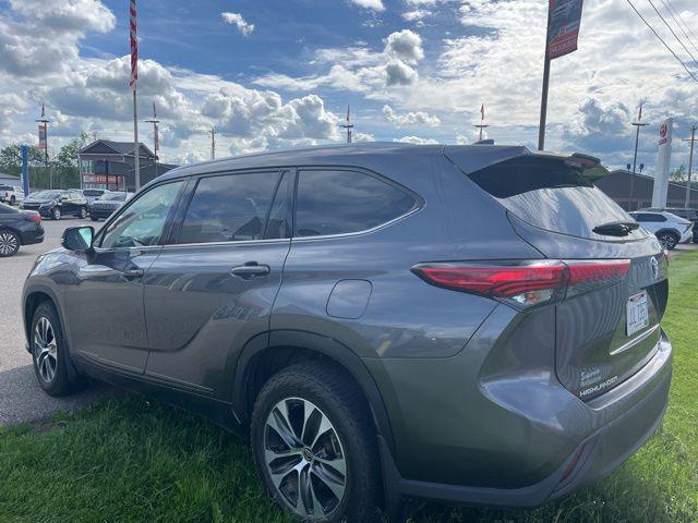 used 2021 Toyota Highlander car, priced at $31,599