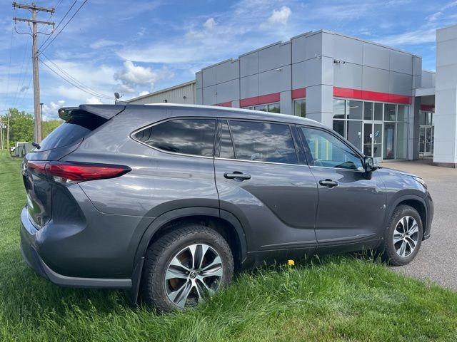 used 2021 Toyota Highlander car, priced at $31,599