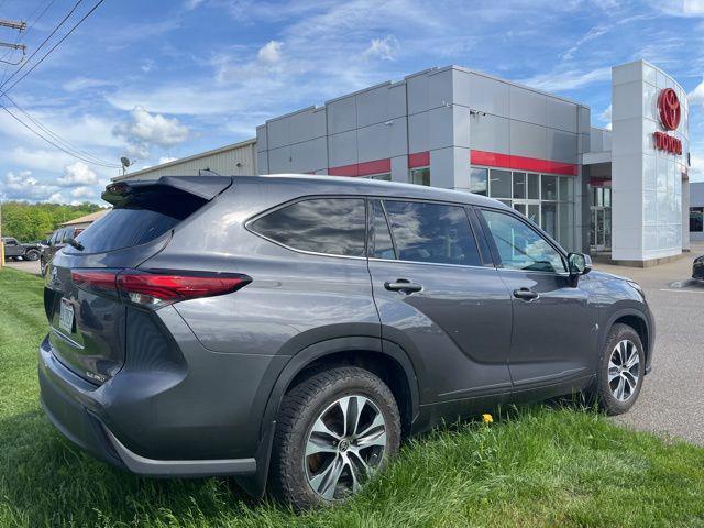 used 2021 Toyota Highlander car, priced at $31,599