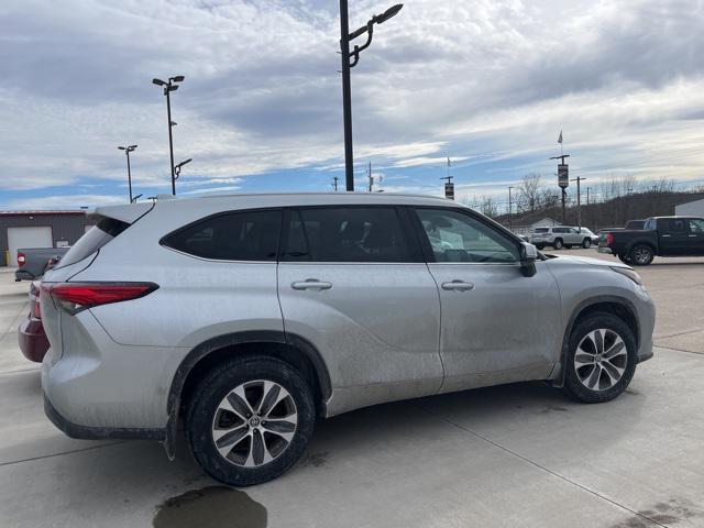 used 2021 Toyota Highlander car, priced at $32,333