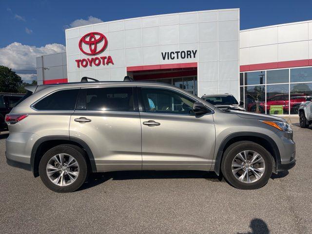 used 2015 Toyota Highlander car, priced at $18,515