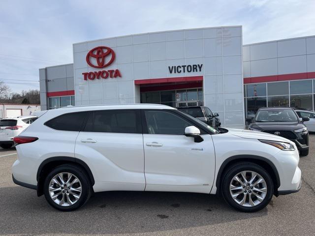 used 2021 Toyota Highlander Hybrid car, priced at $29,998