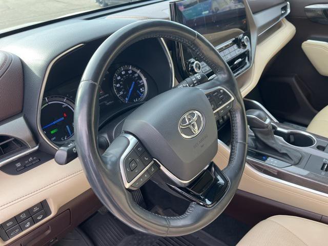 used 2021 Toyota Highlander Hybrid car, priced at $29,998