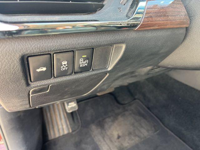 used 2013 Toyota Avalon Hybrid car, priced at $12,399