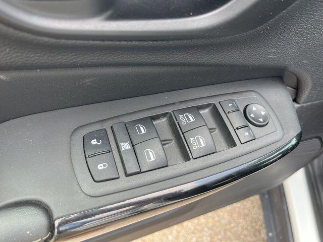 used 2023 Jeep Cherokee car, priced at $22,621