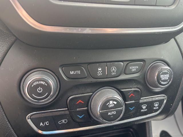 used 2023 Jeep Cherokee car, priced at $22,621