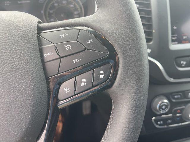 used 2023 Jeep Cherokee car, priced at $22,621