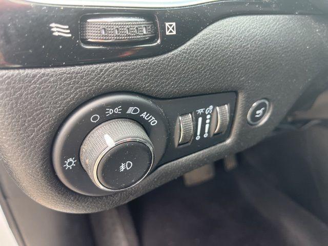 used 2023 Jeep Cherokee car, priced at $22,621
