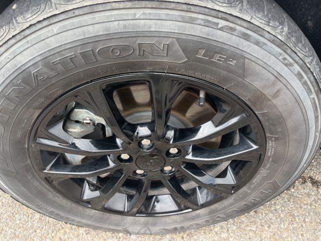 used 2023 Jeep Cherokee car, priced at $22,621