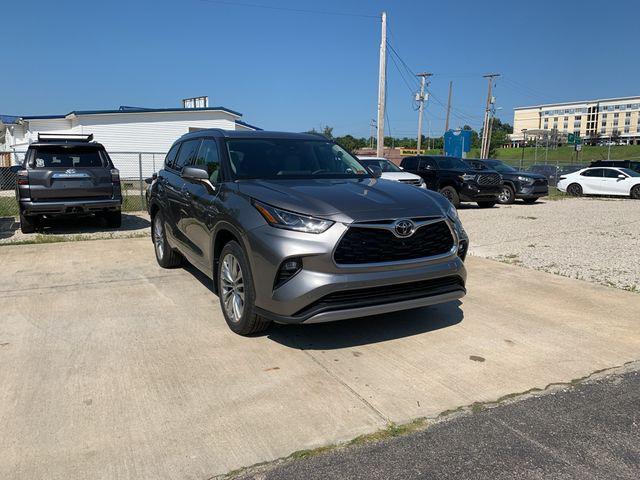 new 2025 Toyota Highlander car, priced at $55,287