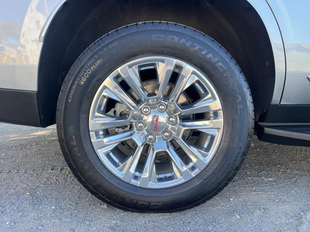 used 2025 GMC Yukon car, priced at $70,612