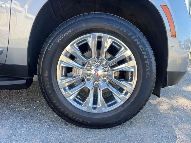 used 2025 GMC Yukon car, priced at $70,612