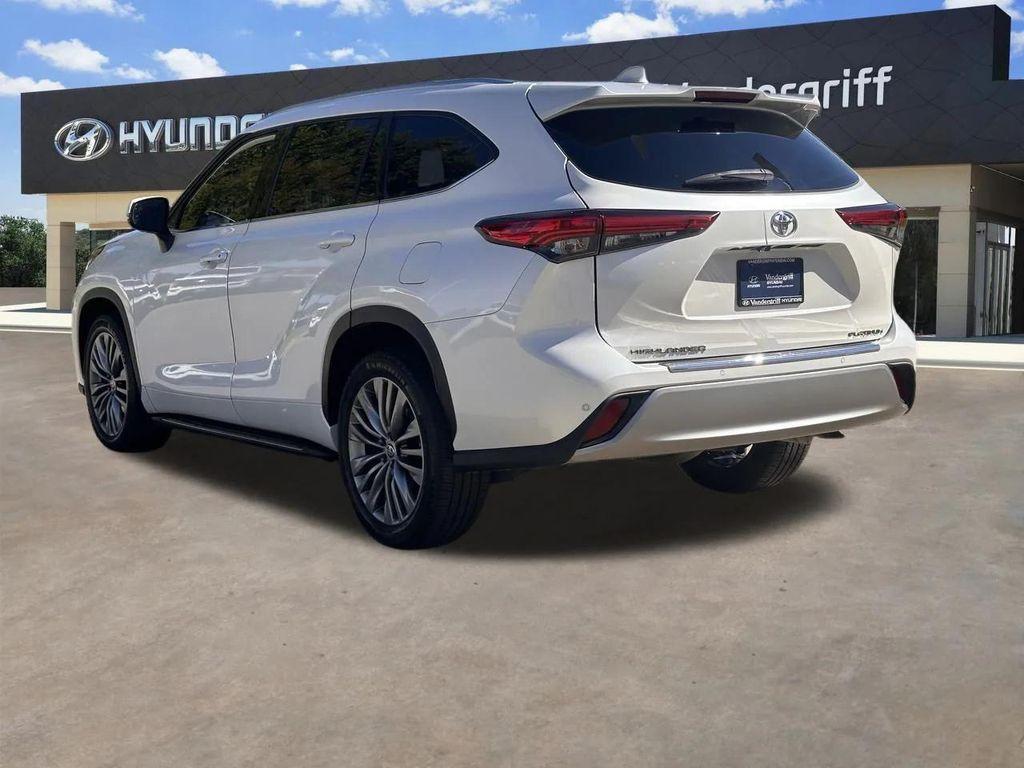 used 2020 Toyota Highlander car, priced at $29,225