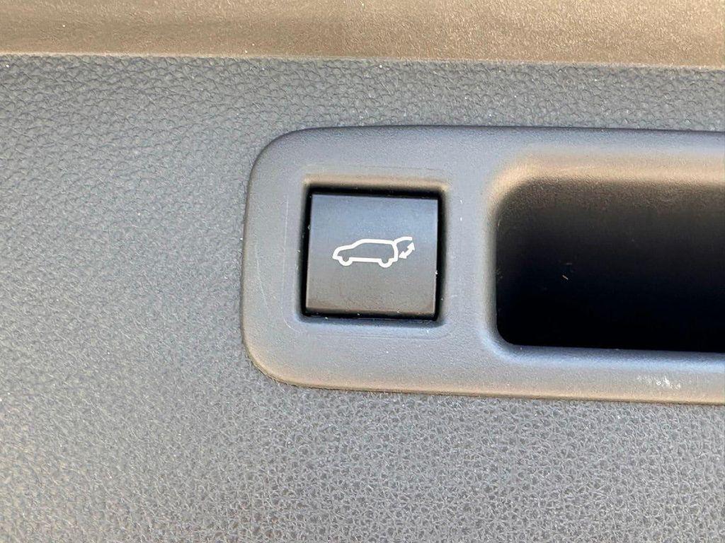 used 2020 Toyota Highlander car, priced at $29,225