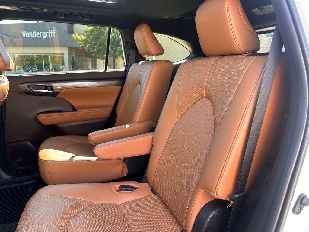 used 2020 Toyota Highlander car, priced at $29,225