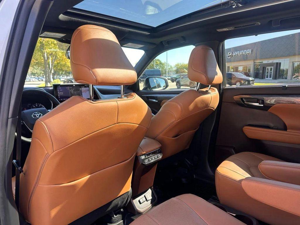 used 2020 Toyota Highlander car, priced at $29,225