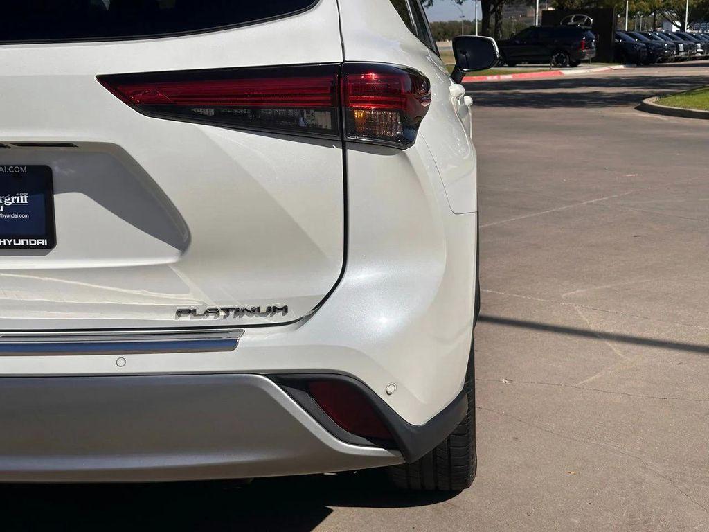 used 2020 Toyota Highlander car, priced at $29,225