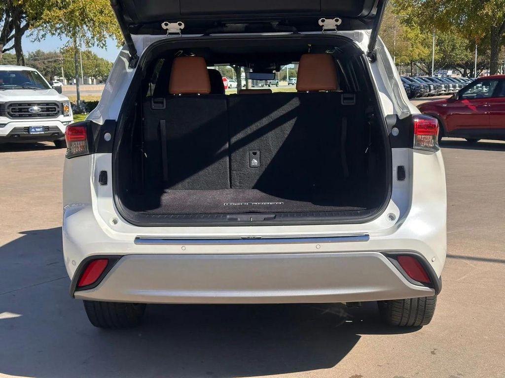 used 2020 Toyota Highlander car, priced at $29,225