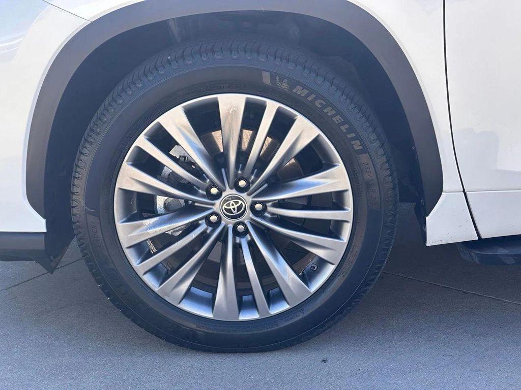 used 2020 Toyota Highlander car, priced at $29,225