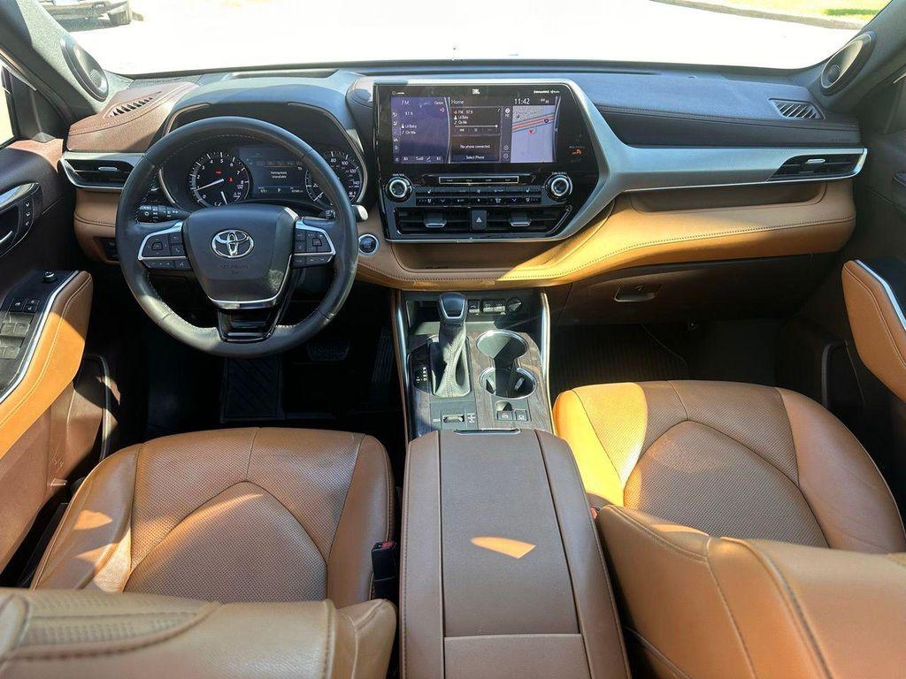 used 2020 Toyota Highlander car, priced at $29,225