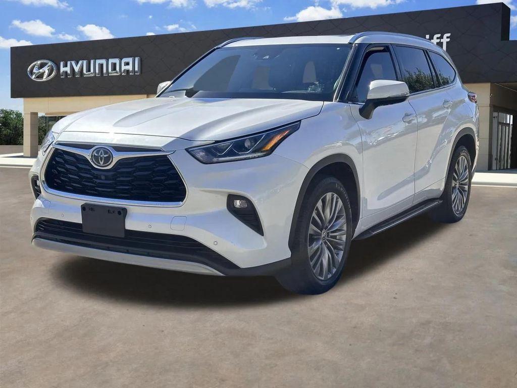 used 2020 Toyota Highlander car, priced at $29,225