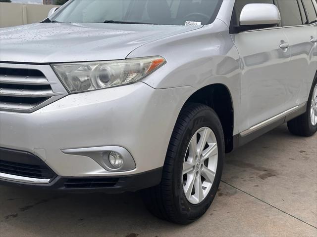 used 2013 Toyota Highlander car, priced at $10,995