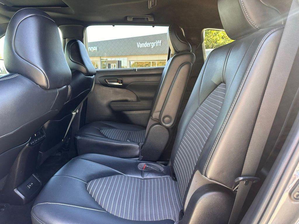 used 2022 Toyota Highlander car, priced at $31,496