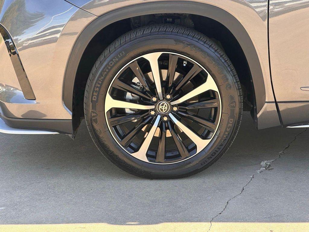 used 2022 Toyota Highlander car, priced at $31,496
