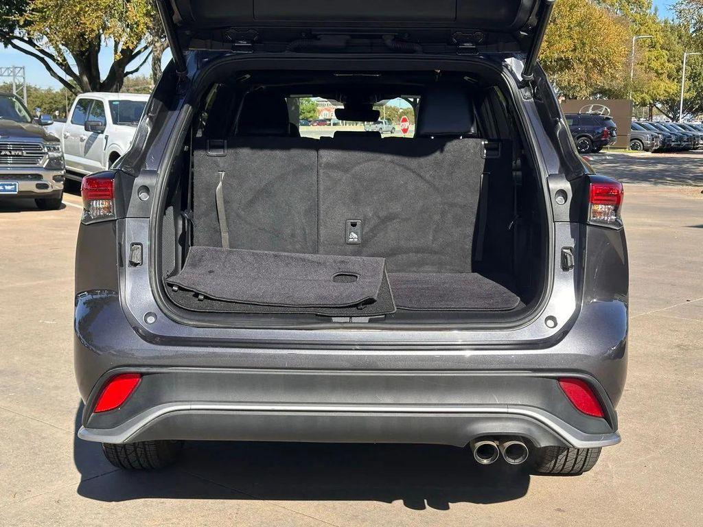 used 2022 Toyota Highlander car, priced at $31,496