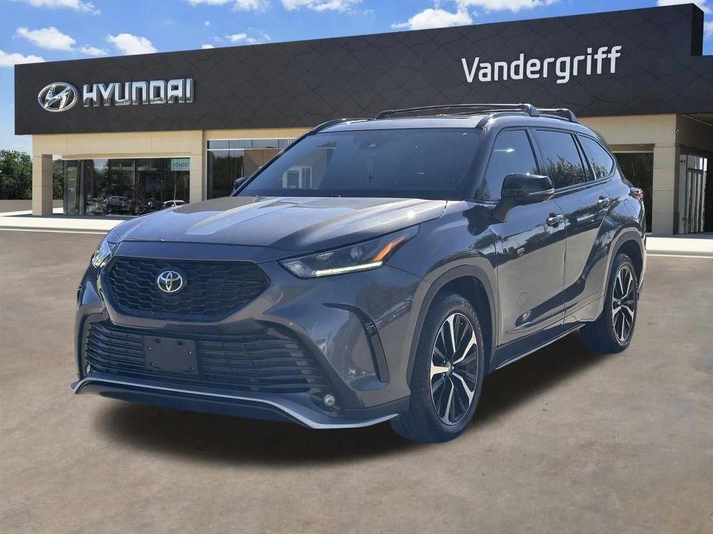 used 2022 Toyota Highlander car, priced at $31,496