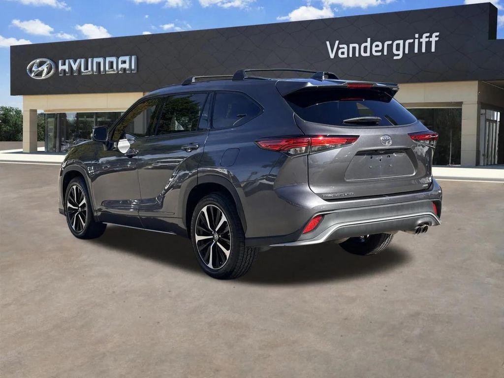 used 2022 Toyota Highlander car, priced at $31,496