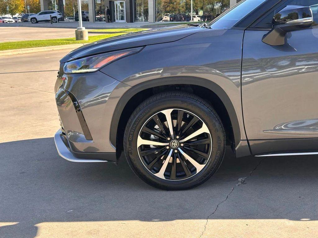 used 2022 Toyota Highlander car, priced at $31,496