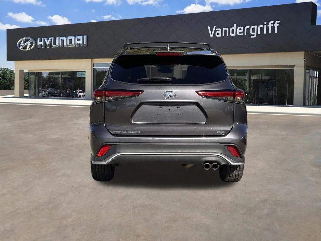 used 2022 Toyota Highlander car, priced at $31,496