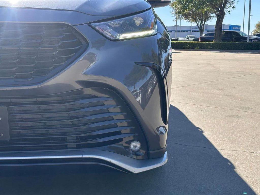 used 2022 Toyota Highlander car, priced at $31,496