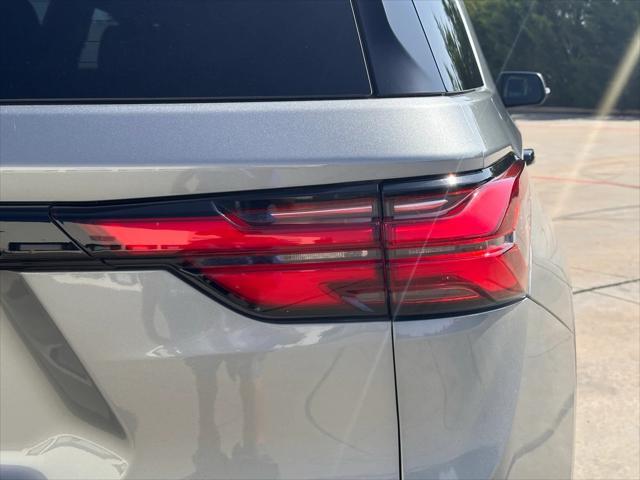 used 2023 Chevrolet Traverse car, priced at $39,588