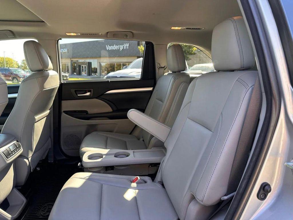 used 2018 Toyota Highlander car, priced at $21,633