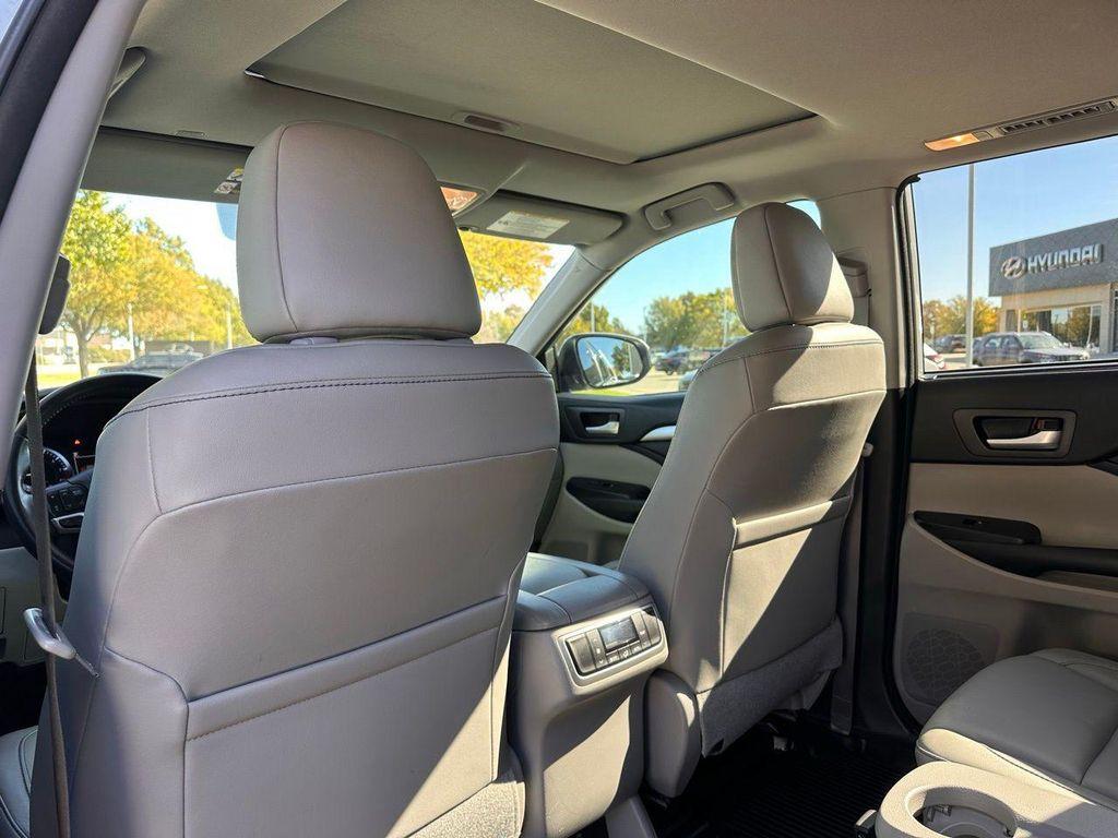 used 2018 Toyota Highlander car, priced at $21,633