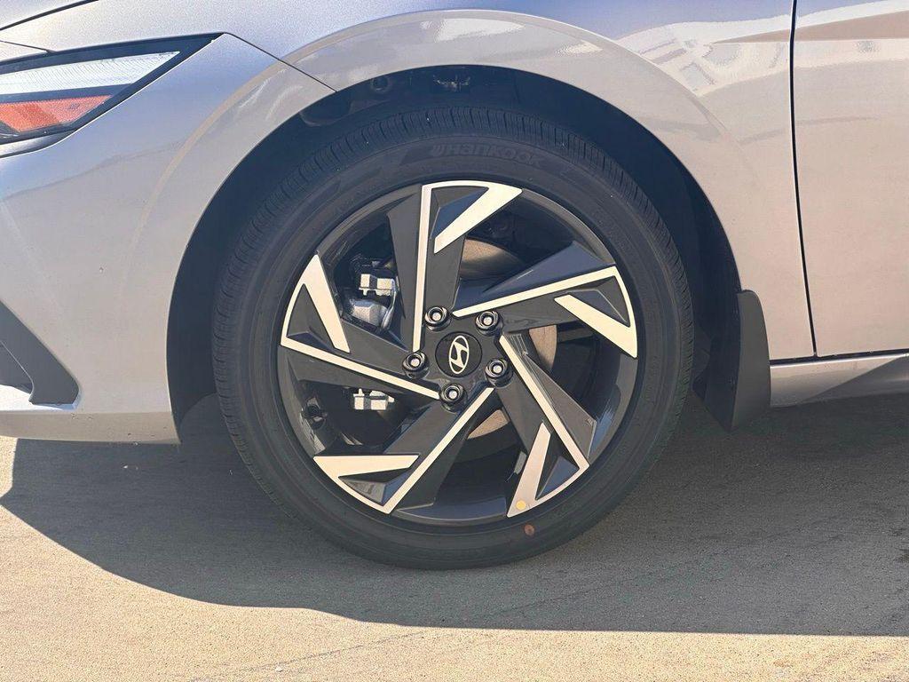new 2025 Hyundai Elantra car, priced at $26,085