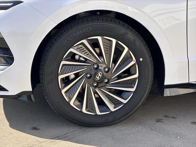 new 2025 Hyundai Sonata Hybrid car, priced at $31,957