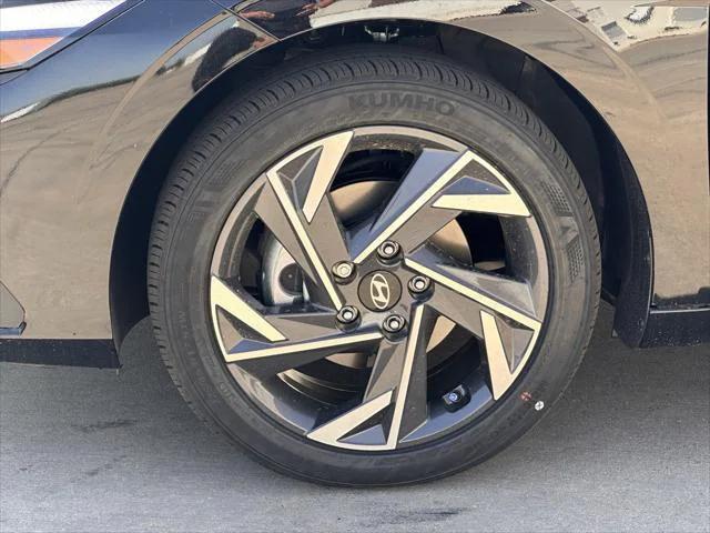 new 2025 Hyundai Elantra car, priced at $23,085