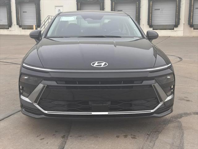 new 2025 Hyundai Sonata Hybrid car, priced at $32,657