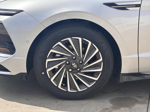 new 2025 Hyundai Sonata Hybrid car, priced at $39,003