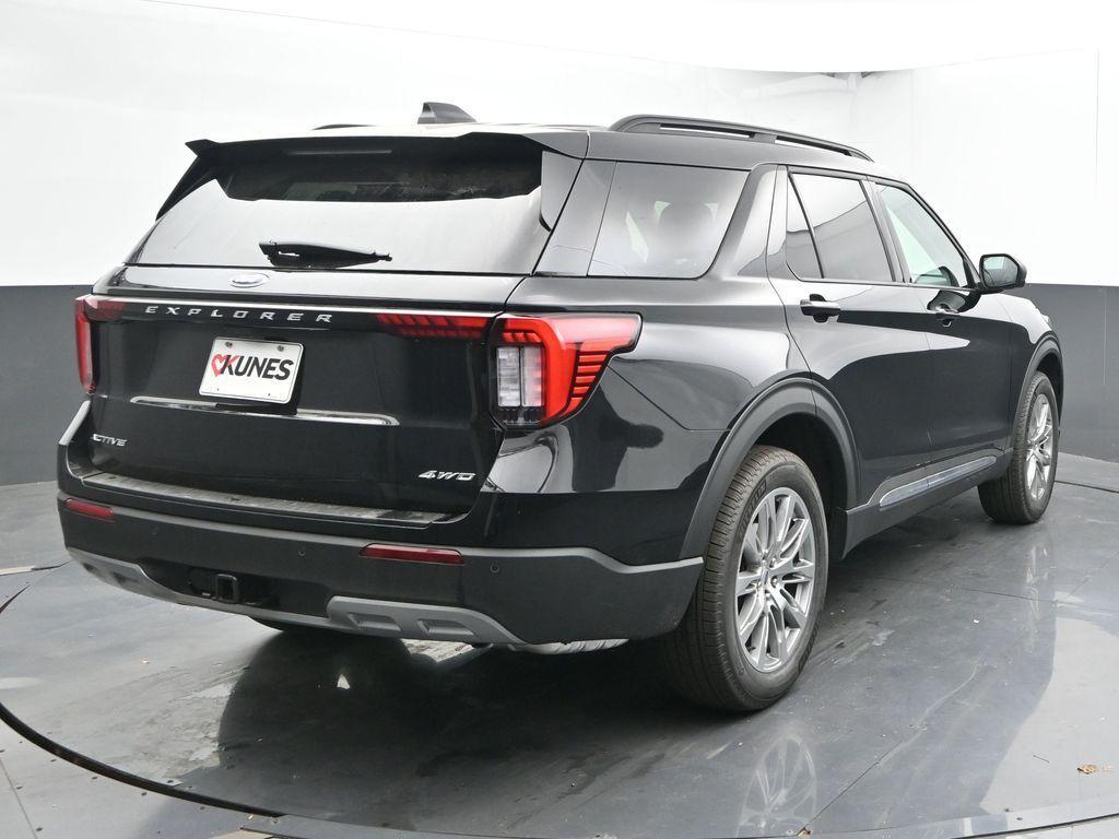 new 2025 Ford Explorer car, priced at $45,102