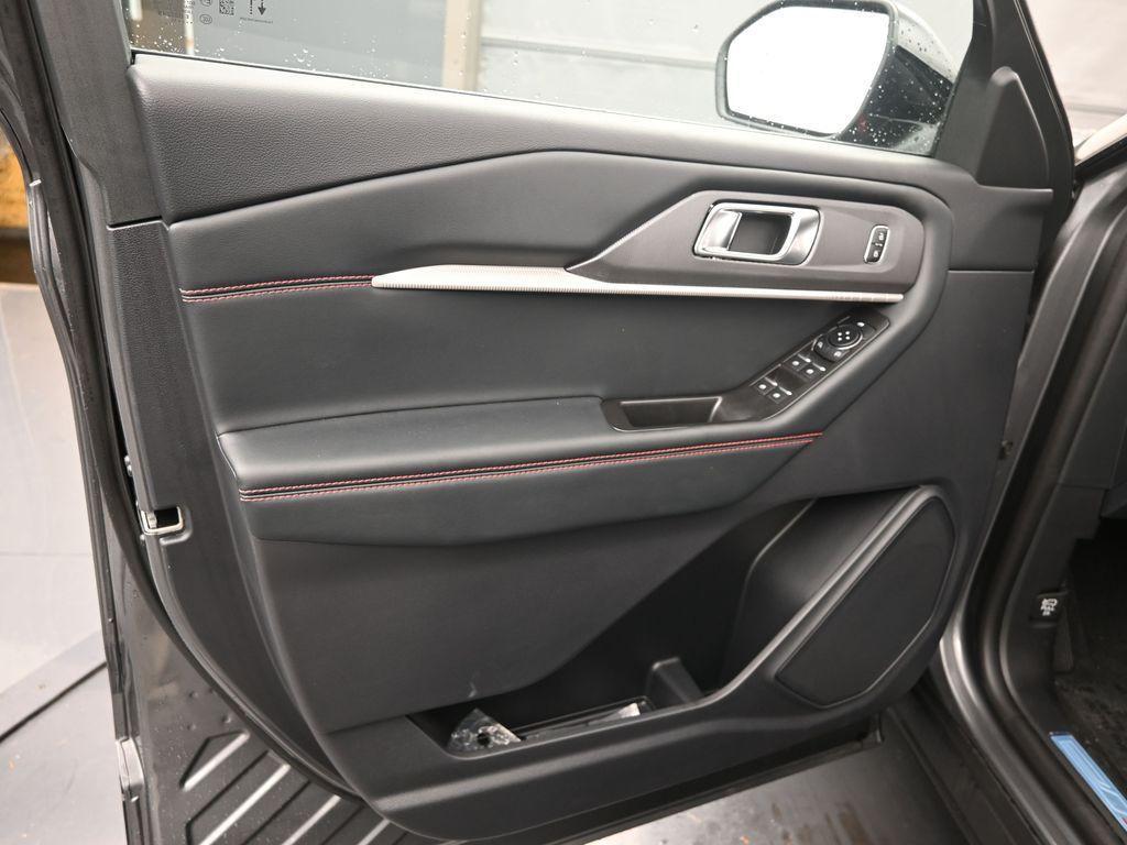new 2025 Ford Explorer car, priced at $47,425