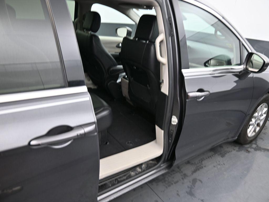 used 2022 Chrysler Pacifica car, priced at $21,382