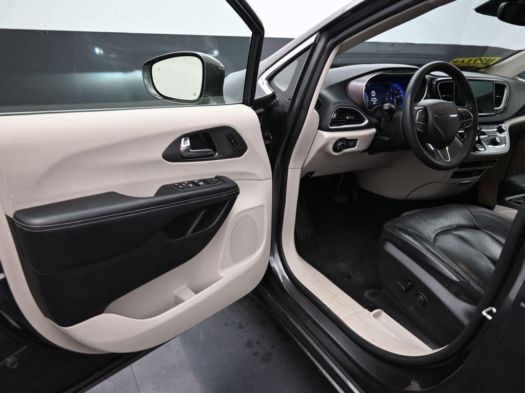 used 2022 Chrysler Pacifica car, priced at $21,382