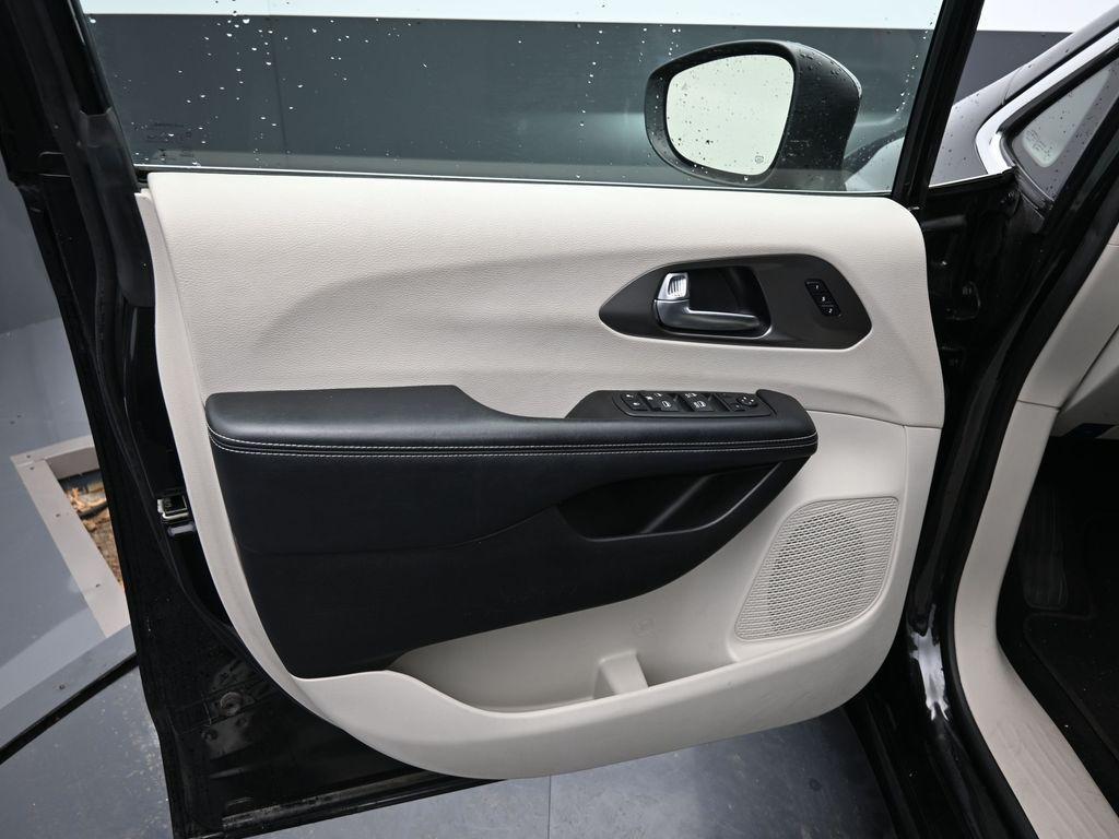 used 2023 Chrysler Pacifica car, priced at $26,343