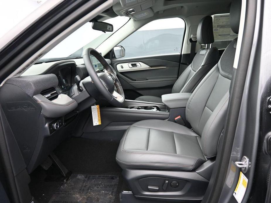 new 2025 Ford Explorer car, priced at $46,900