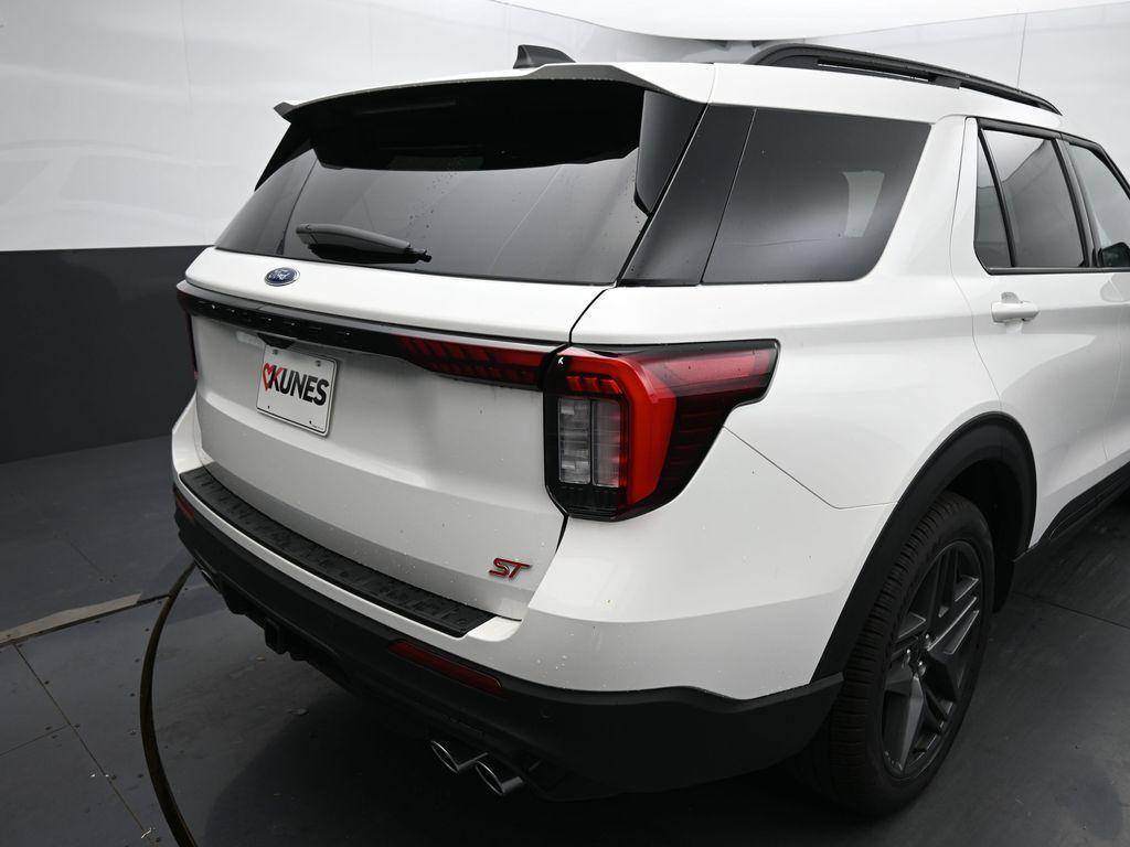 new 2025 Ford Explorer car, priced at $57,818